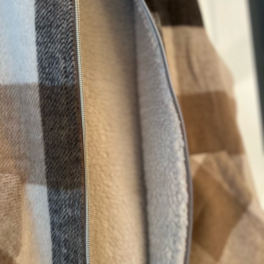 Plaid Sherpa-Lined Vest - Picture 4 of 5